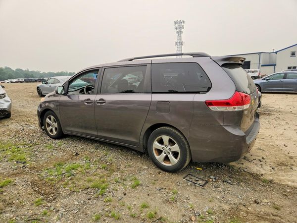2013 TOYOTA SIENNA