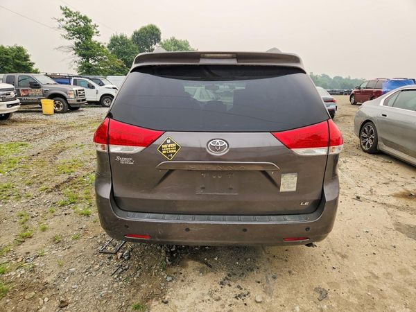 2013 TOYOTA SIENNA