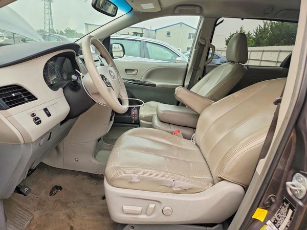 2013 TOYOTA SIENNA