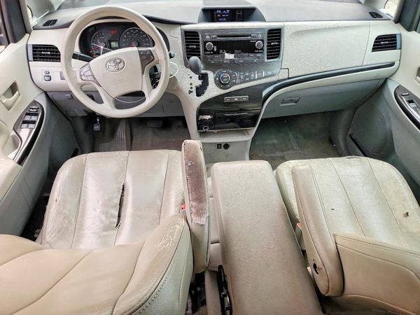 2013 TOYOTA SIENNA