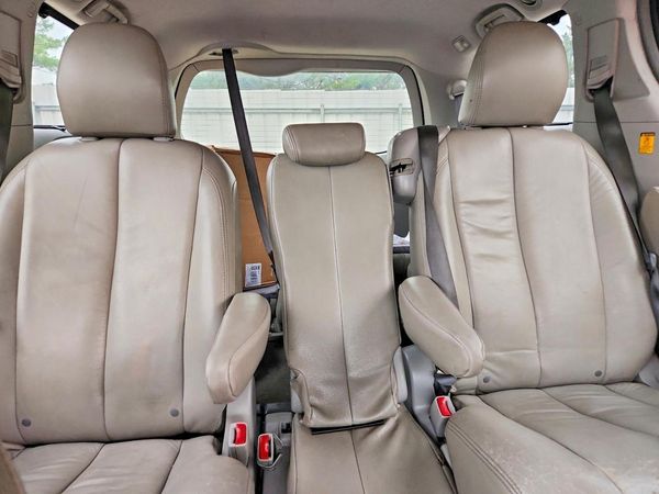 2013 TOYOTA SIENNA