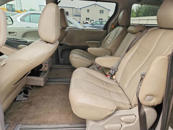 2013 TOYOTA SIENNA