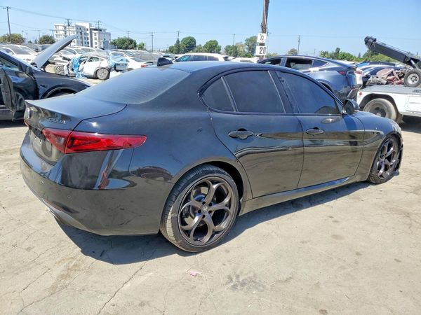 2018 ALFA ROMEO GIULIA TI RWD
