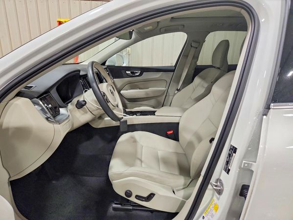2023 VOLVO XC60