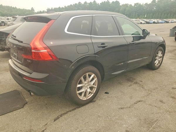 2020 VOLVO XC60 Momentum