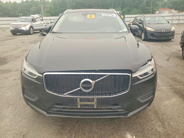 2020 VOLVO XC60 Momentum