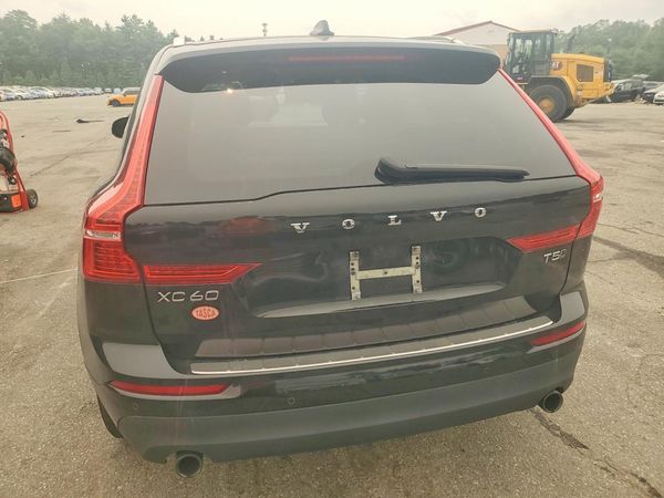 2020 VOLVO XC60 Momentum