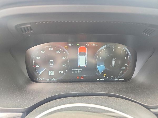 2020 VOLVO XC60 Momentum