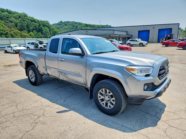 2017 TOYOTA TACOMA SR/SR5