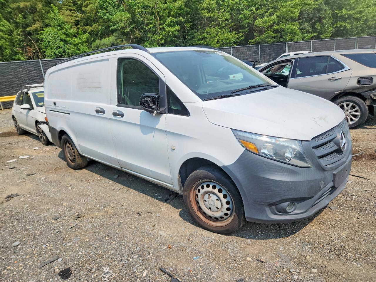 2016 MERCEDES-BENZ METRIS