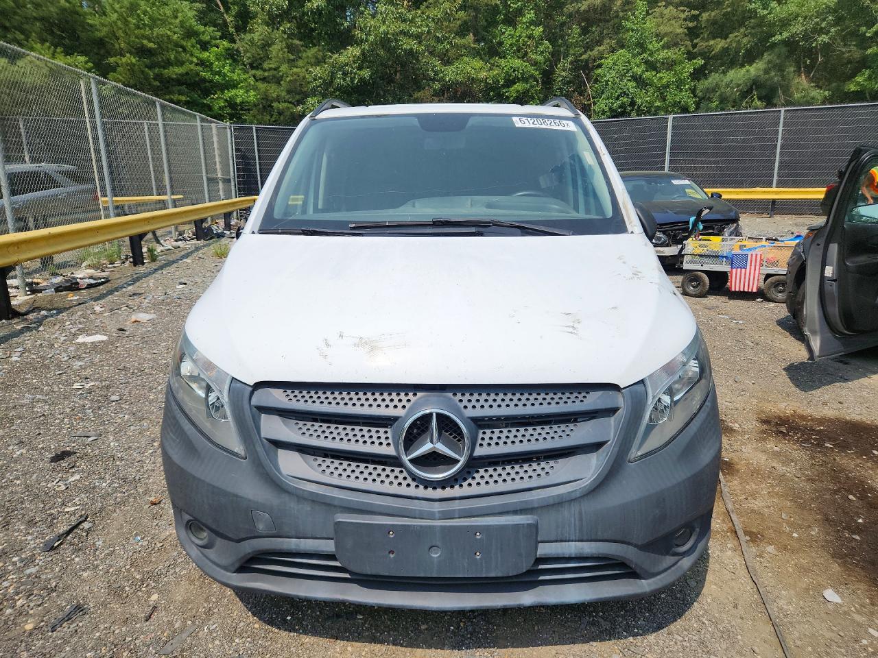 2016 MERCEDES-BENZ METRIS