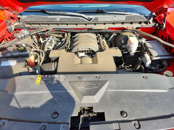 2018 CHEVROLET SILVERADO Custom — Engine bay