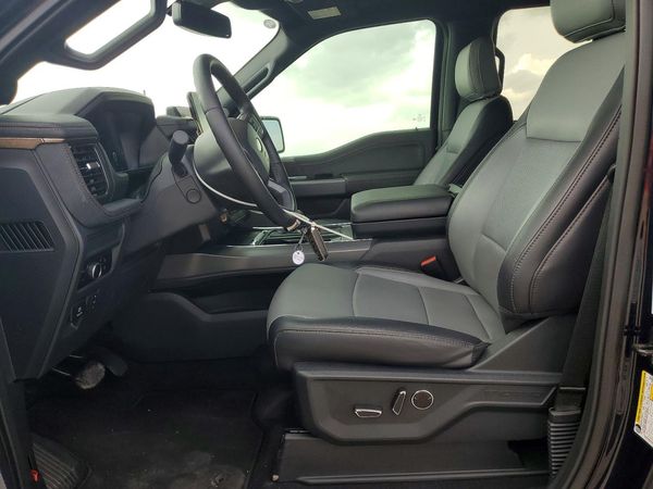 2025 FORD F150