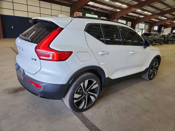2023 VOLVO XC40 Plus Dark