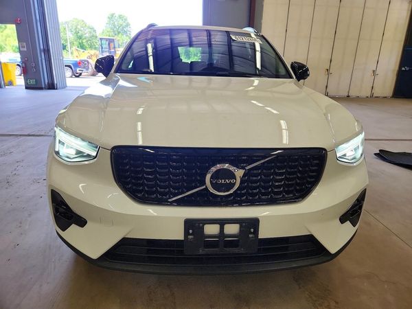 2023 VOLVO XC40 Plus Dark