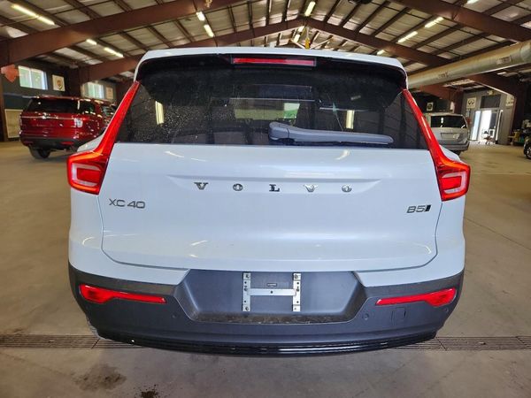 2023 VOLVO XC40 Plus Dark