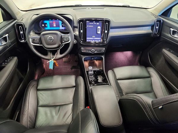 2023 VOLVO XC40 Plus Dark
