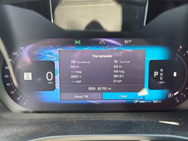 2023 VOLVO XC40 Plus Dark