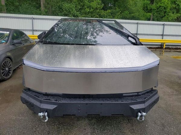 2024 TESLA CYBERTRUCK