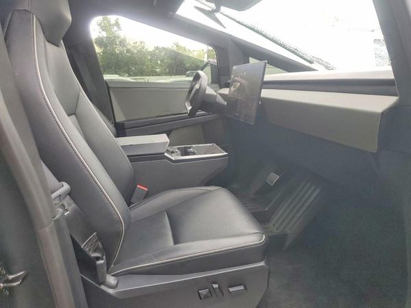 2024 TESLA CYBERTRUCK