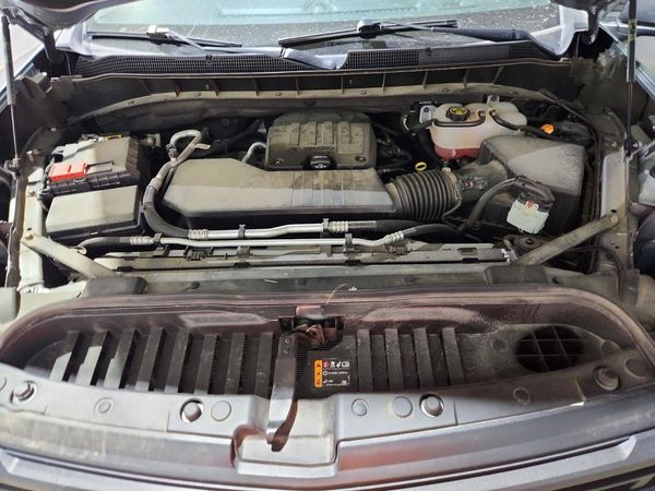 2023 CHEVROLET SILVERADO Custom — Engine bay