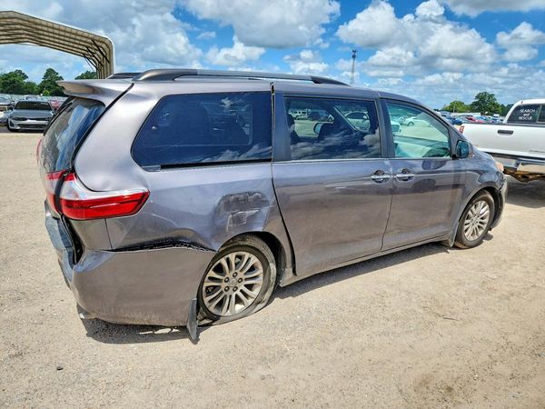 2017 TOYOTA SIENNA