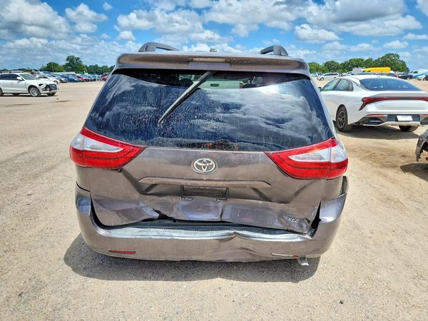 2017 TOYOTA SIENNA