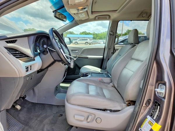 2017 TOYOTA SIENNA