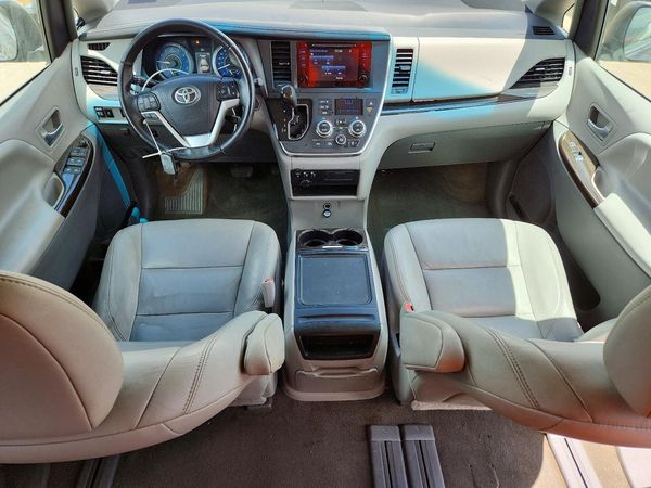 2017 TOYOTA SIENNA
