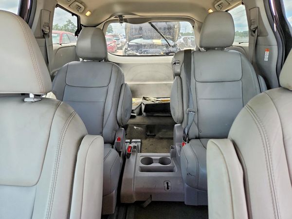 2017 TOYOTA SIENNA