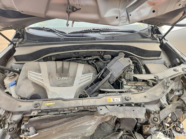 2015 KIA SORENTO GLS — Engine bay