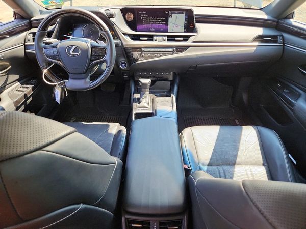 2020 LEXUS ES 300h Luxury