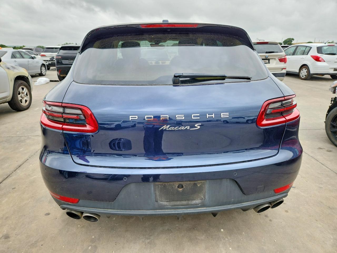 2016 PORSCHE MACAN
