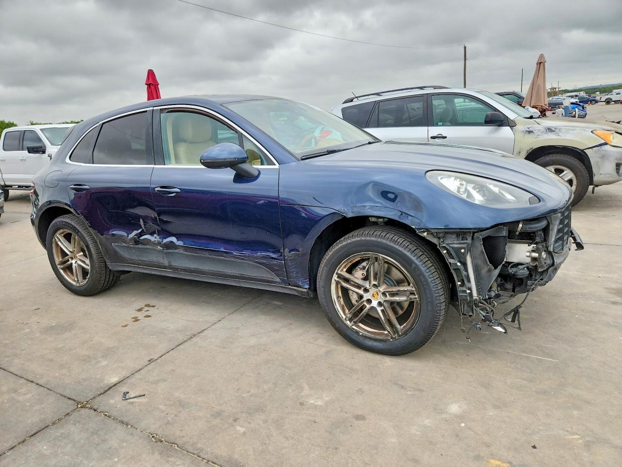 2016 PORSCHE MACAN