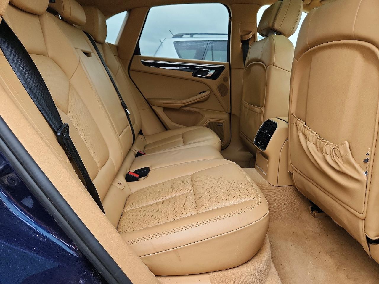 2016 PORSCHE MACAN