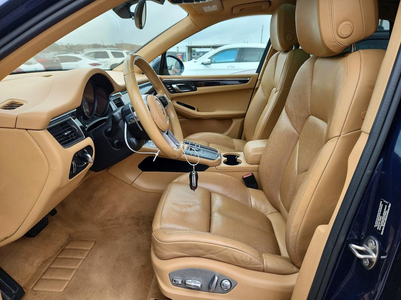 2016 PORSCHE MACAN