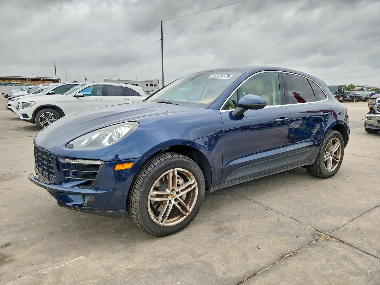 2016 PORSCHE MACAN