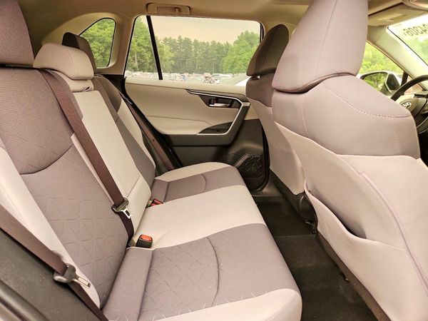 2020 TOYOTA RAV4 XLE