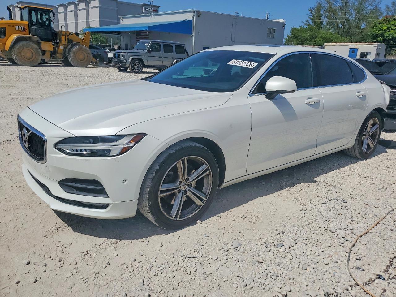 2018 VOLVO S90 Momentum