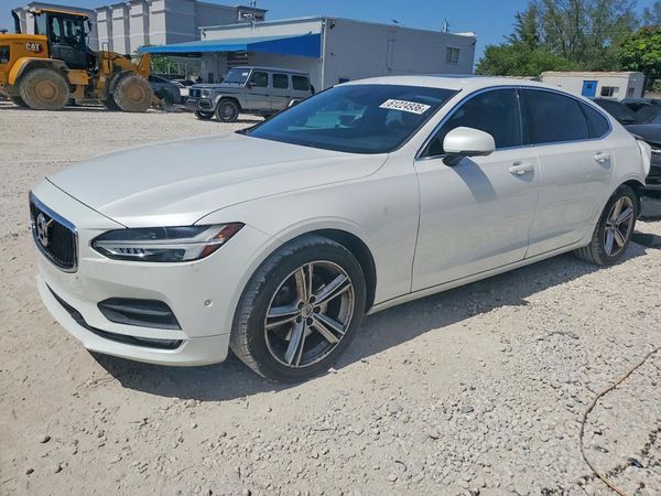 2018 VOLVO S90 Momentum
