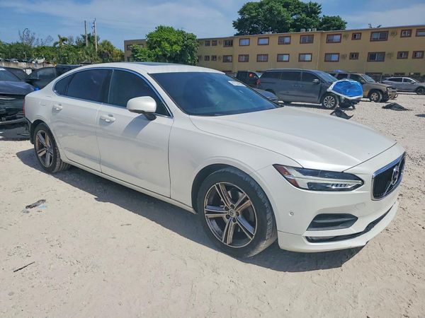 2018 VOLVO S90 Momentum