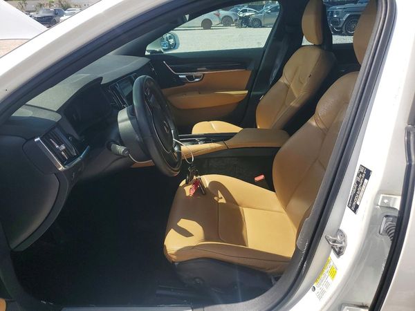 2018 VOLVO S90 Momentum