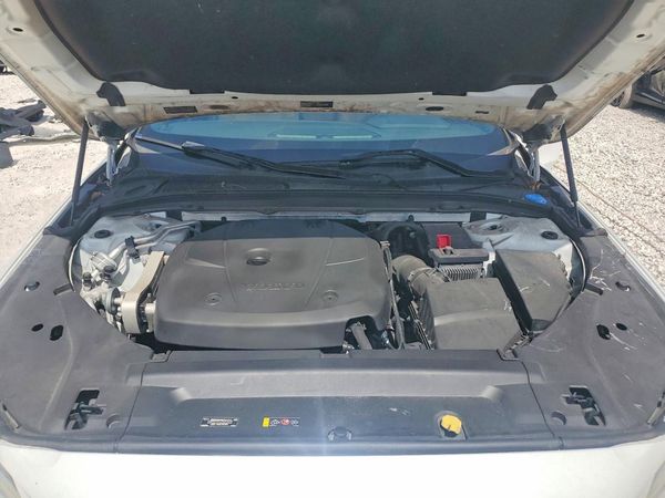 2018 VOLVO S90 Momentum
