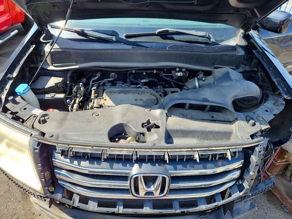 2014 HONDA PILOT EX-L — Engine bay