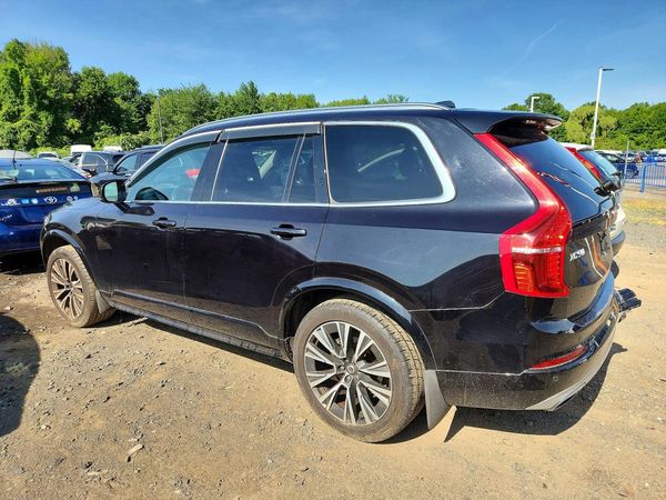2020 VOLVO XC90 Momentum