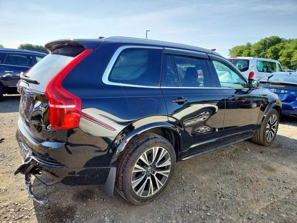 2020 VOLVO XC90 Momentum