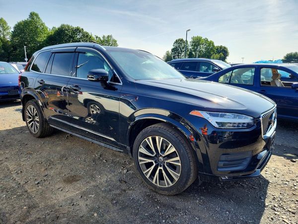 2020 VOLVO XC90 Momentum