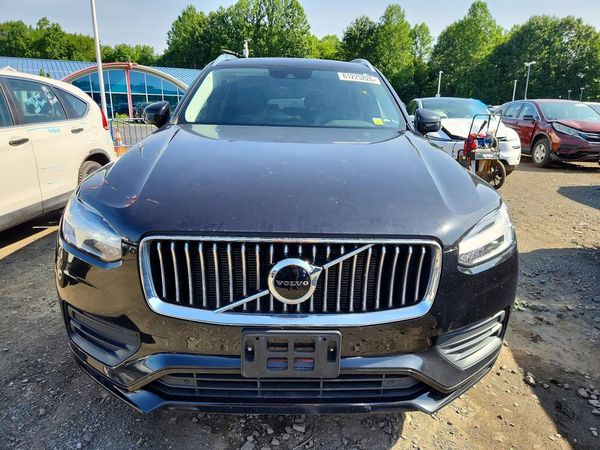 2020 VOLVO XC90 Momentum