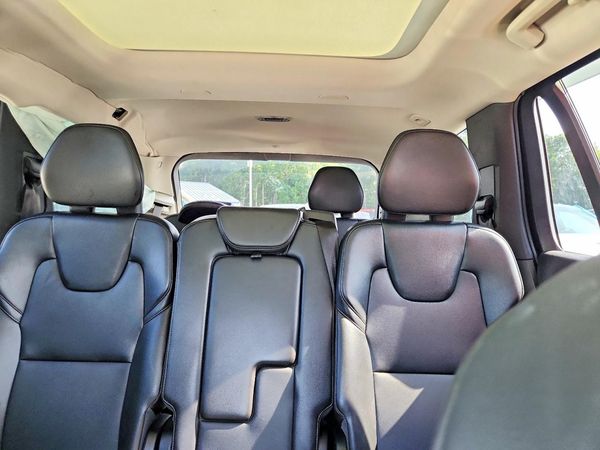 2020 VOLVO XC90 Momentum