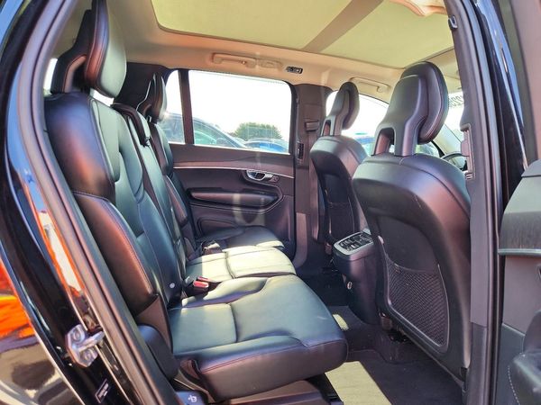 2020 VOLVO XC90 Momentum